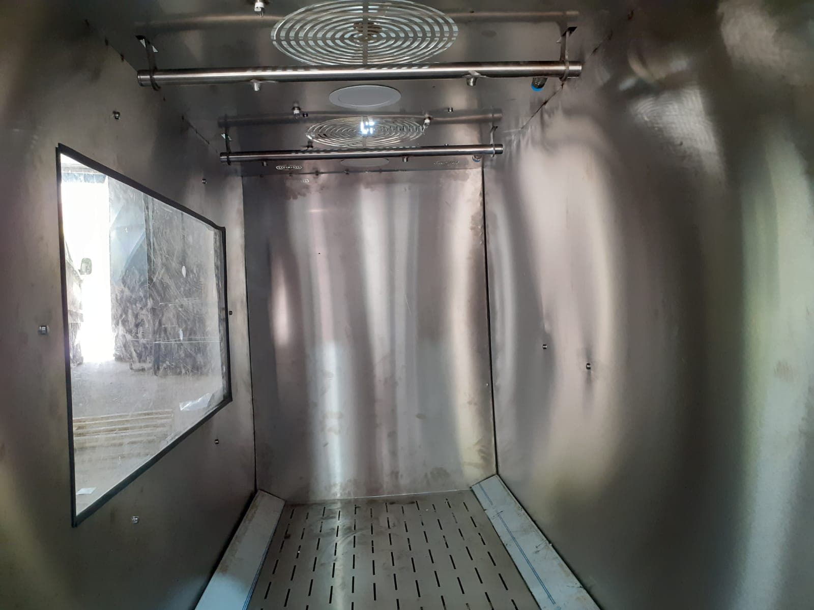 Auraxis Washing Chamber — Stainless Steel Interior